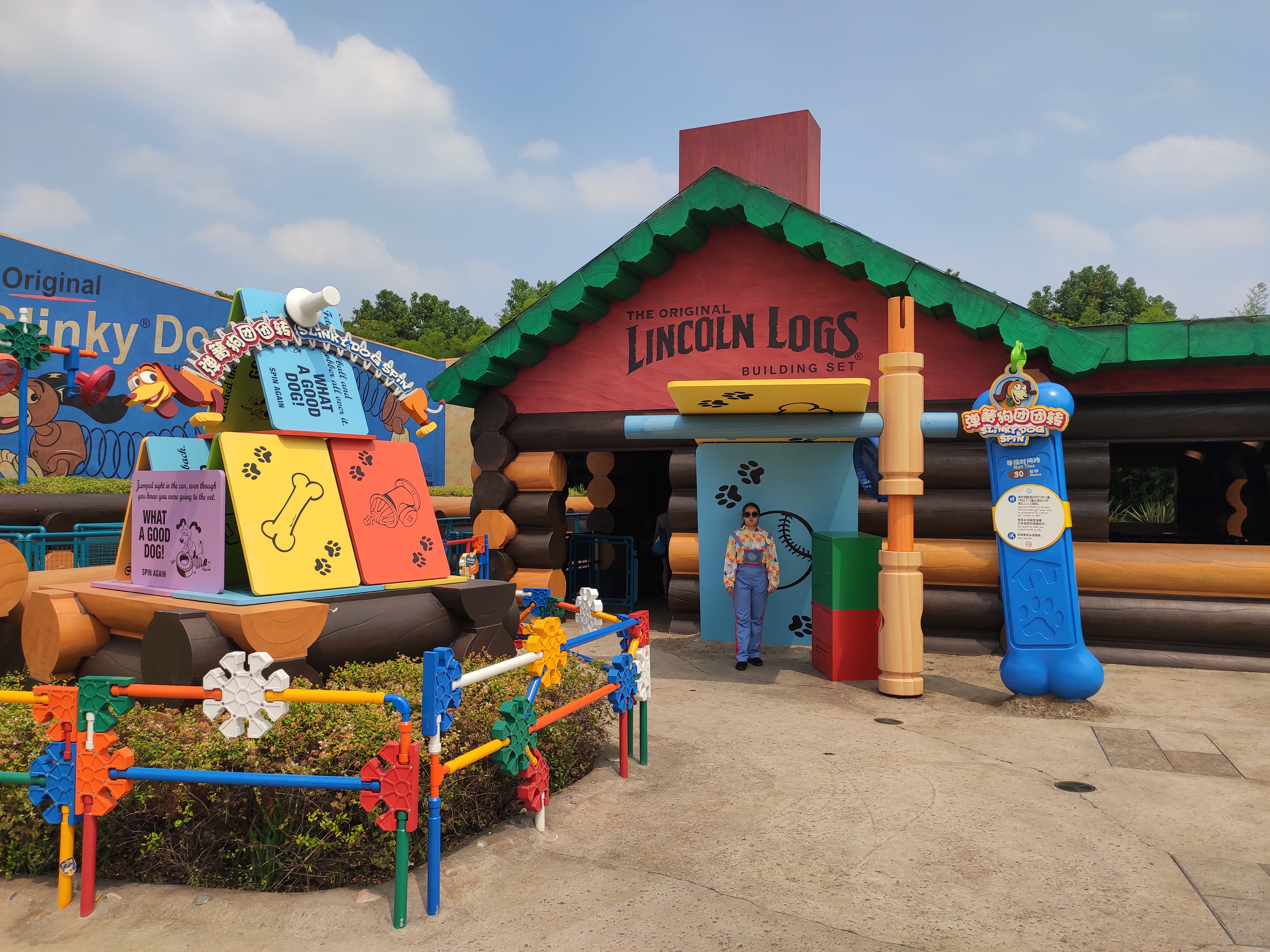 上海迪士尼一大一小旅游攻略,上海迪士尼吃住攻略讲解