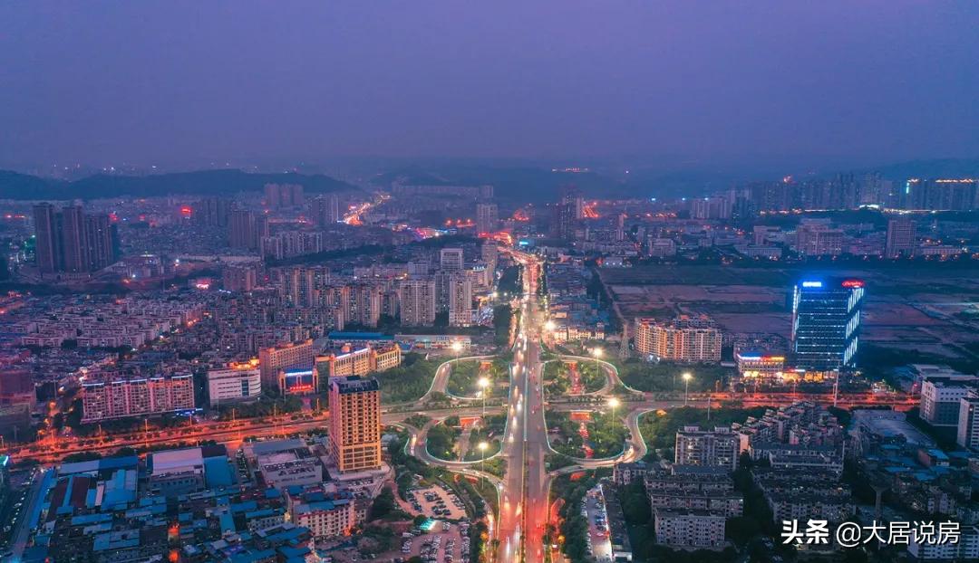 从万达到万科里，星光大道商业三剑客已成局，能拯救江南颓势吗？