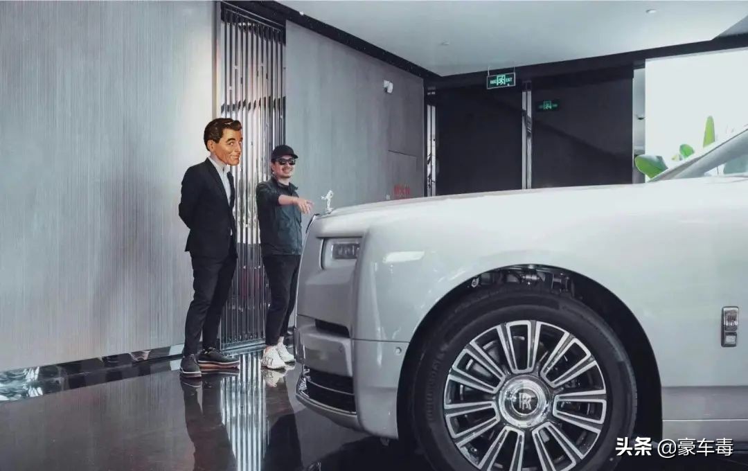 豪车毒老纪考斯特,豪车毒老纪小跟班