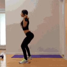 深蹲时臀部眨眼是什么样子的,深蹲时出现骨盆眨眼该怎么办