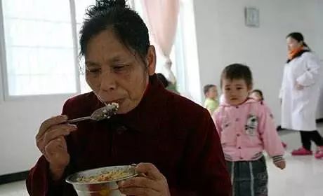 乳牙龋坏影响恒牙发育吗,乳牙蛀牙不疼会不会影响到牙神经