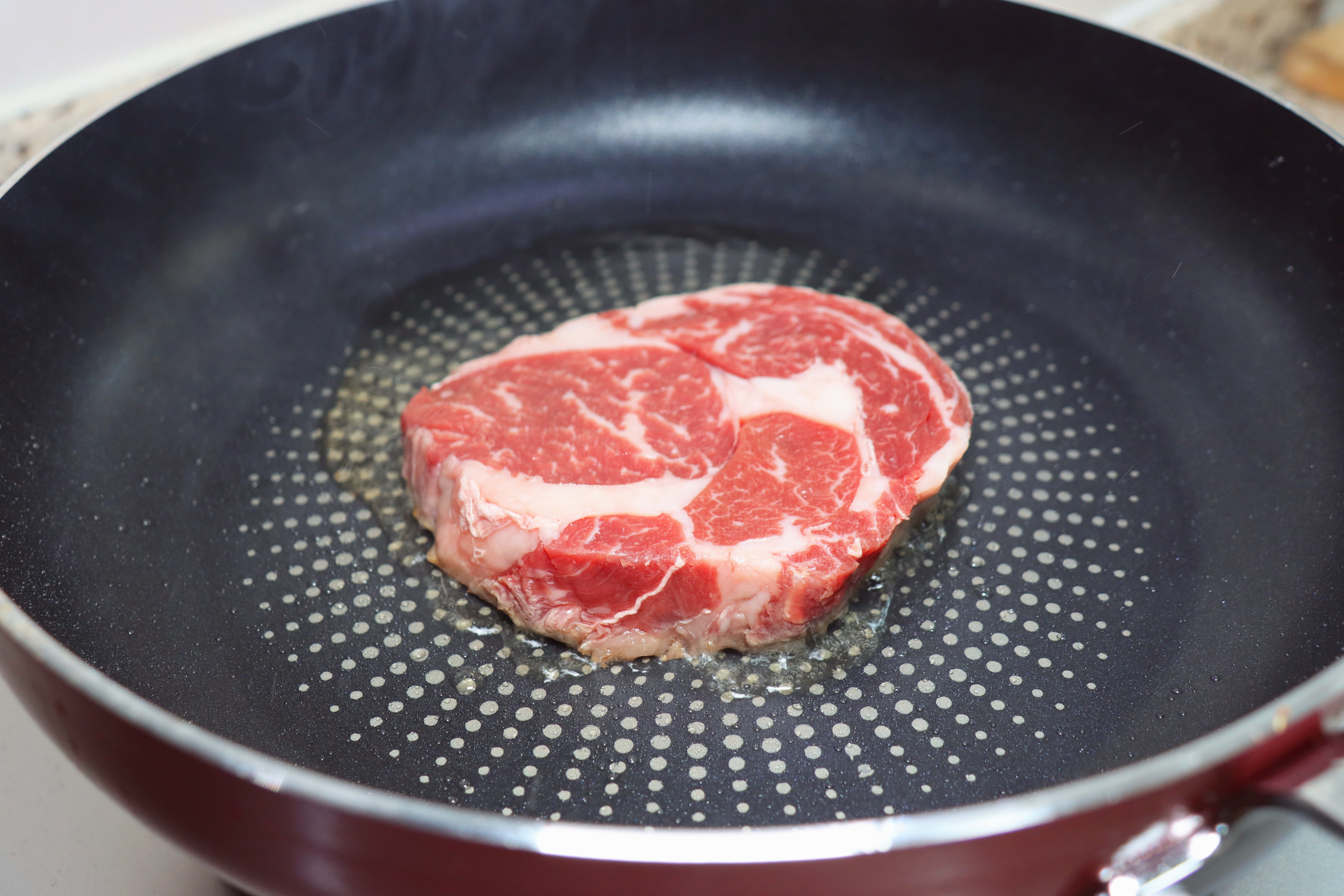 据说这个煎锅能聚油还超好用！——苏泊尔火红点聚油煎锅使用评测