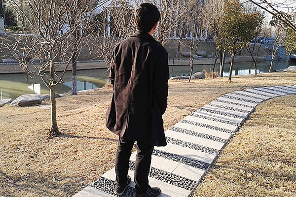 尿液混浊尿道发热发胀男性,中年男性尿液混浊