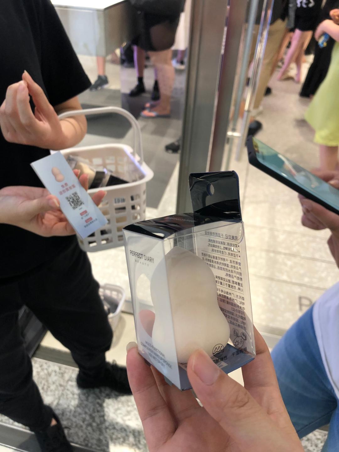 完美日记909唇釉和704哪个好看,完美日记名片唇釉水光版103和105