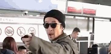 杨幂被拍素颜照,杨幂遭工作室曝光素颜照