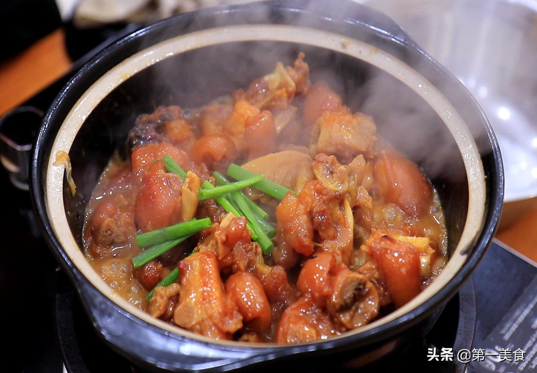 家常炖整个猪蹄最简单做法,砂锅炖猪蹄快的方法