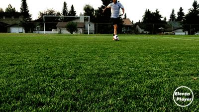 简单又实用的过人技巧足球,足球过人技巧空中摆动腿