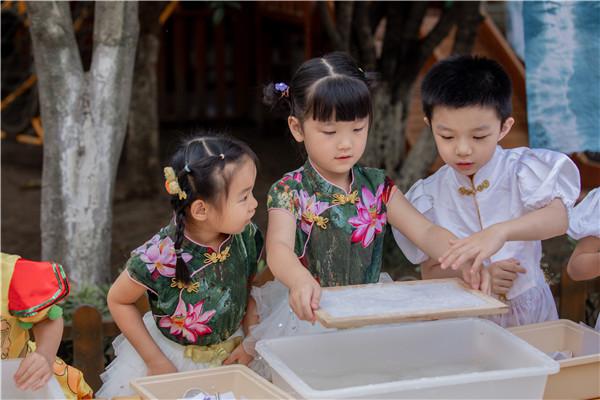 笔墨纸砚润童心,书香画韵趣国庆:合肥市宿州路幼儿园迎国庆活动