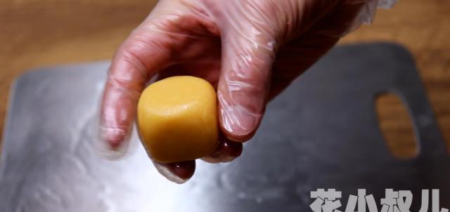 面粉绿豆饼的做法,平底锅做绿豆酥饼的做法