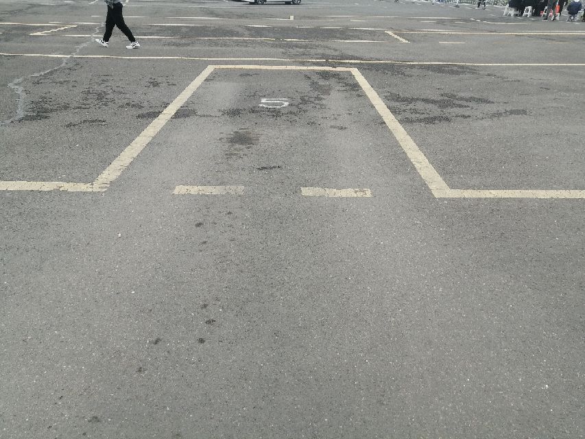 倒车入库库角大于30公分怎么操作,大于30公分倒车入库怎么打方向盘