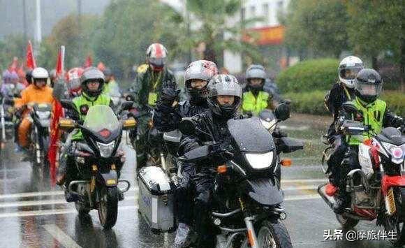 摩托车冬天骑行应该注意什么,摩托车雨天要注意什么