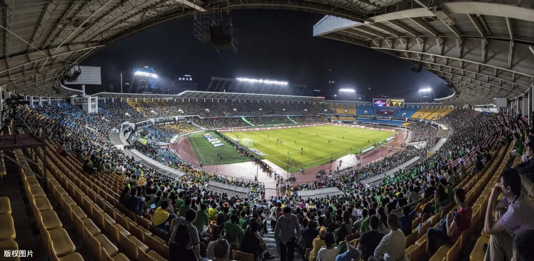 院子里踢足球,胡同踢毽