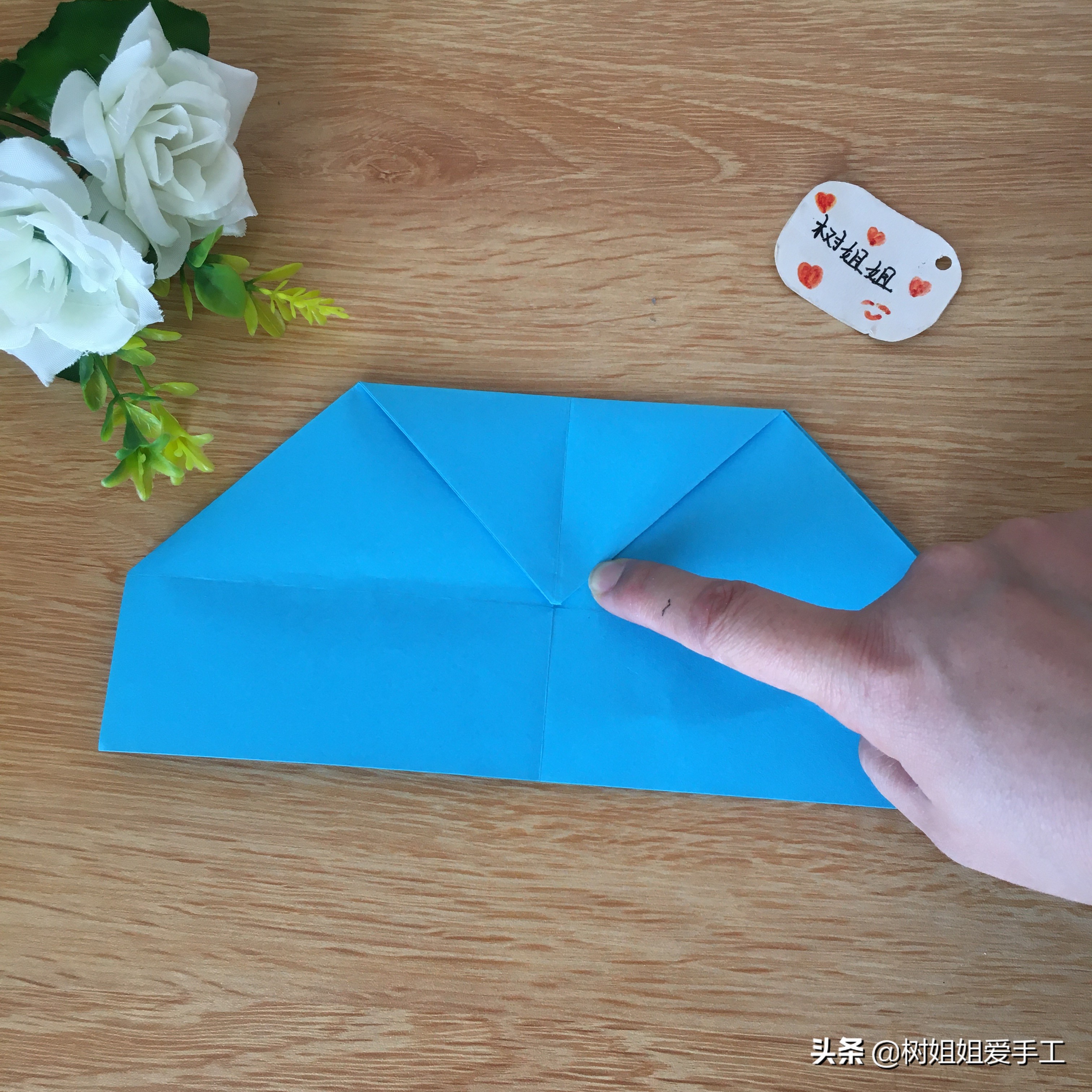 如何用正方形彩纸折相框,折纸折出来的东西可以当相框