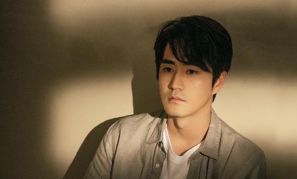 女朋友和别的男的暧昧要原谅吗,女朋友和男上司聊日常怎么办