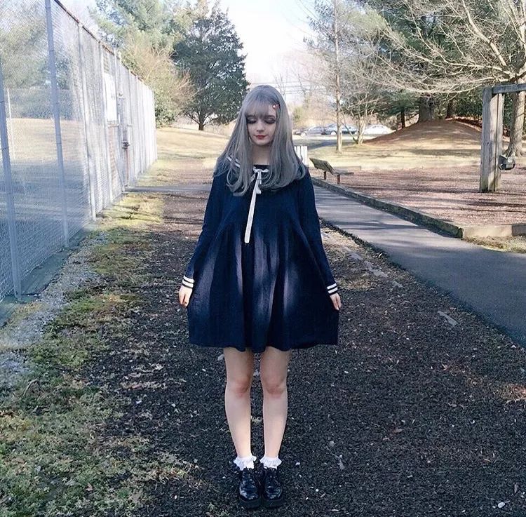 女孩酷似迪丽热巴!还是个日本JK制服爱好者