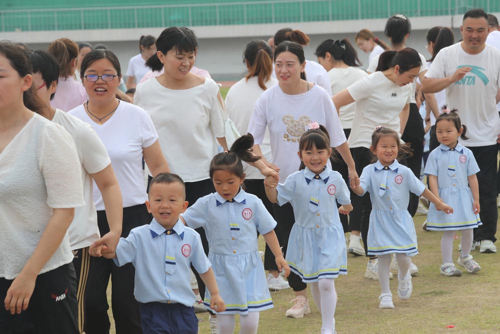 庆六一少儿篮球比赛洛阳,庆六一幼儿园亲子运动会报道