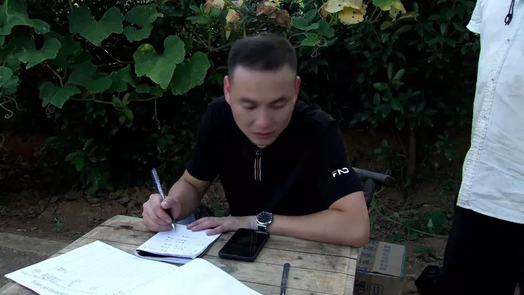 藕塘里养泥鳅赚了钱,养泥鳅10万元赚40万