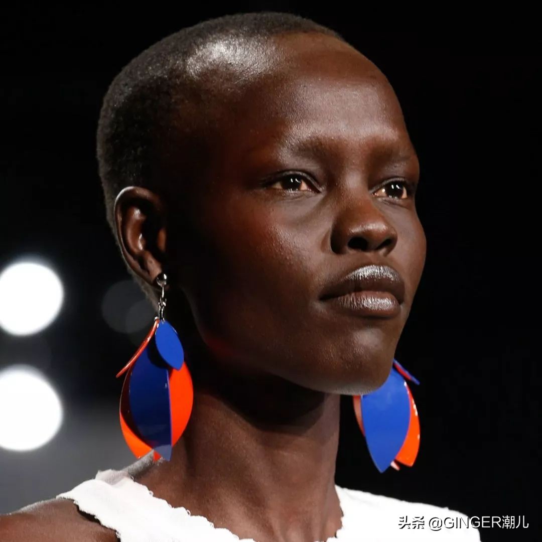 刚公布的潘通年度色怎么玩?