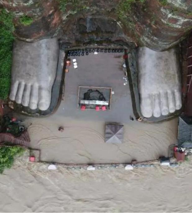 乐山大佛是因为洪水修建的吗,乐山大佛脚被水淹没奇观出现