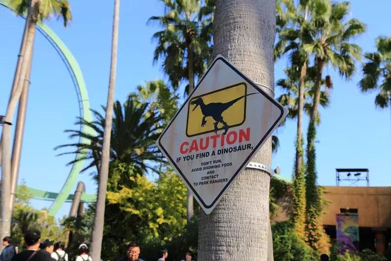 寻找侏罗纪世界中的火山岛，和“驯龙高手”一起拯救史前小短手！