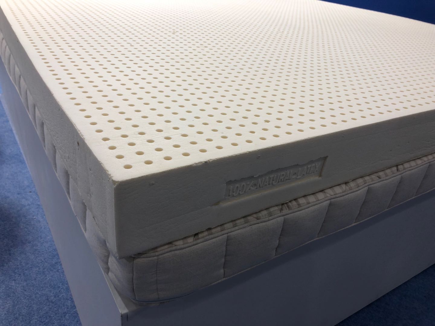 床垫怎样通过试睡分辨棕和乳胶,怎么分辨乳胶床垫跟海绵床垫