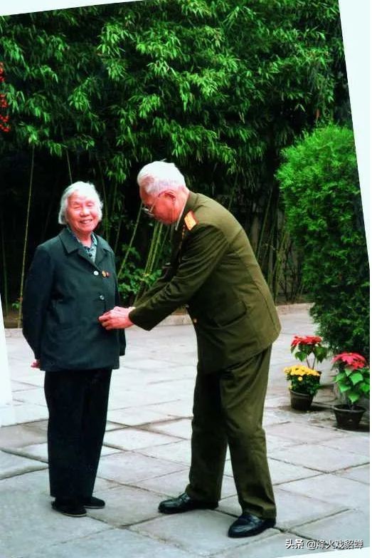 张震：朝战重创美军，78岁想退休，*小平邓**：老伙计，再干一届