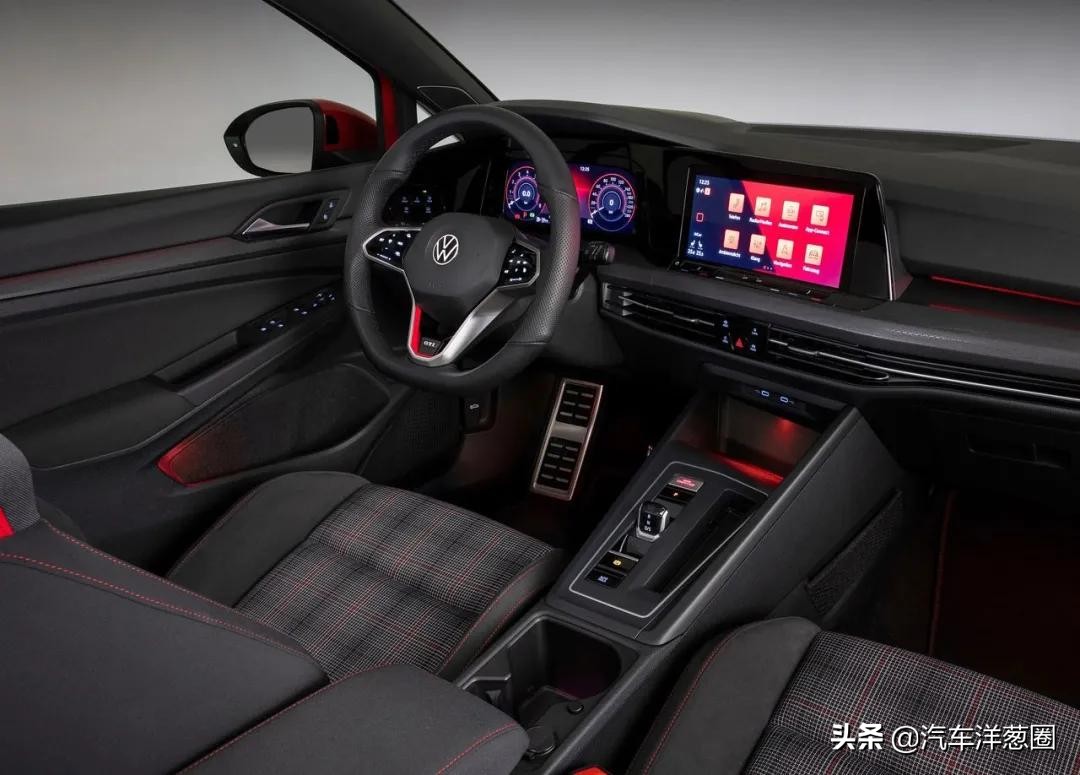 宝马换新车标了！蓝天白云帅炸，以后黑白标只代表低端宝马车主？