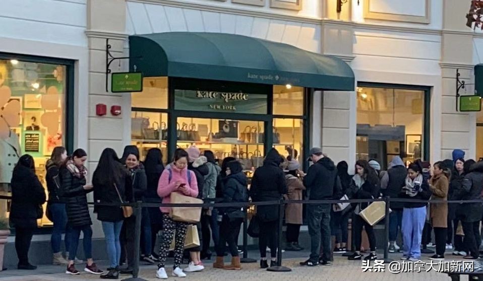 黑五狂抢开始！机场outlet堵爆温哥华华人凌晨排队全买疯了