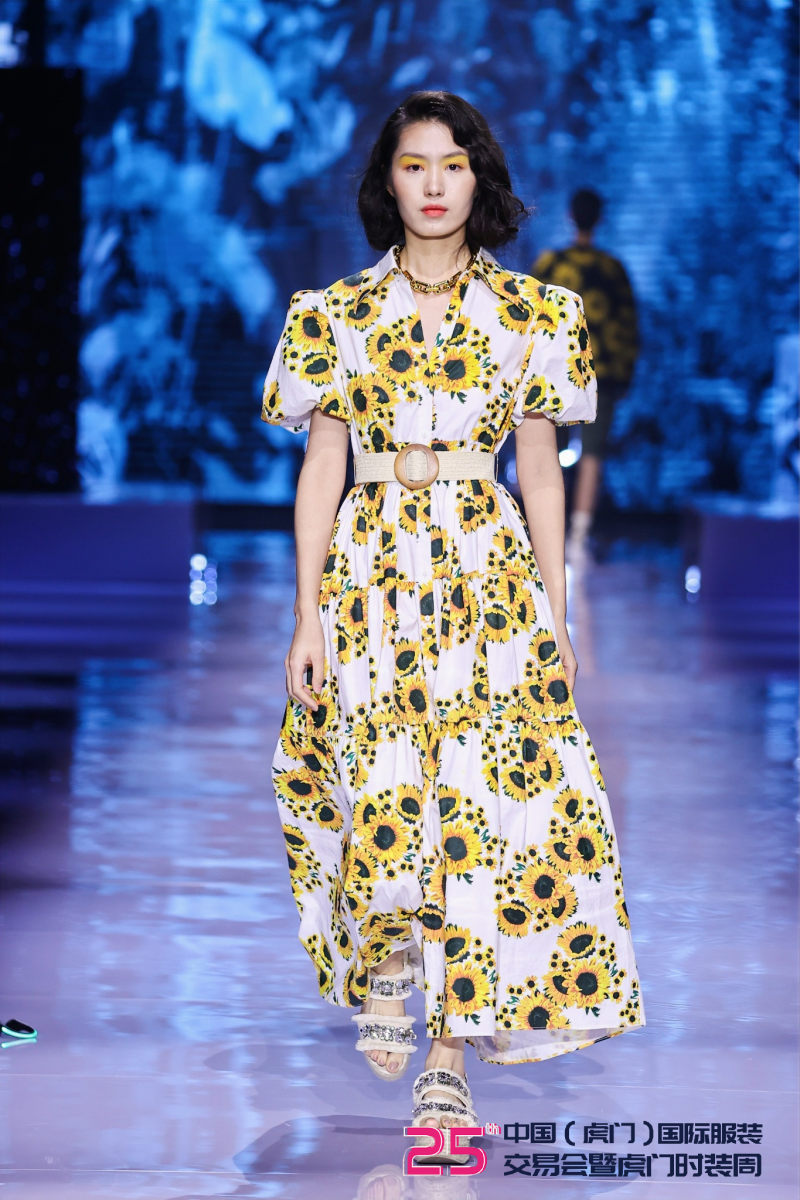 以纯2019夏季秀场,以纯女装2019发布会