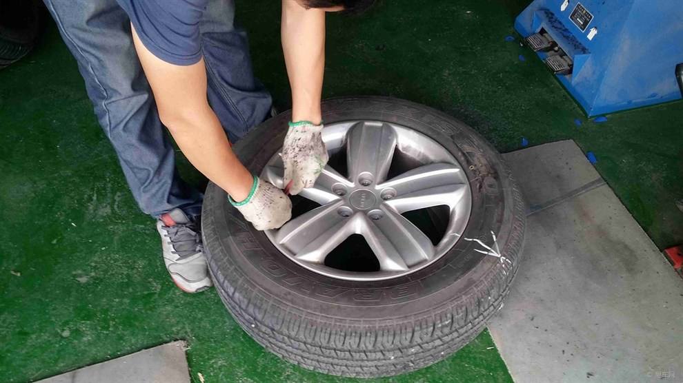 汽车补胎价格一般是多少,补胎贴片补胎还是蘑菇钉补胎好