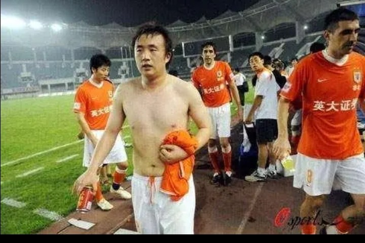 中国男足不敌日本队,中国男足对越南男足