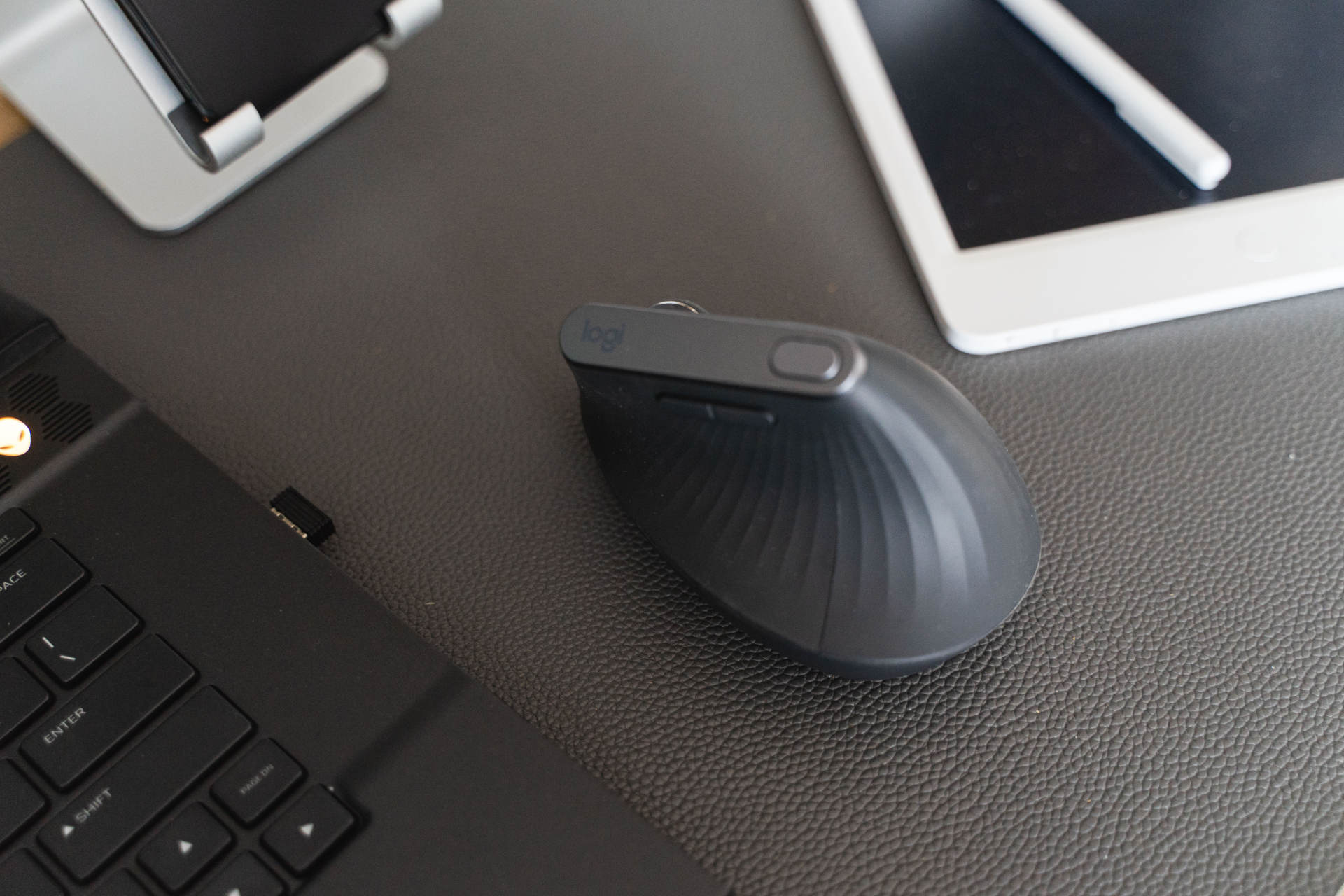 罗技mxvertical按键的功能,罗技mxvertical垂直鼠标拆解