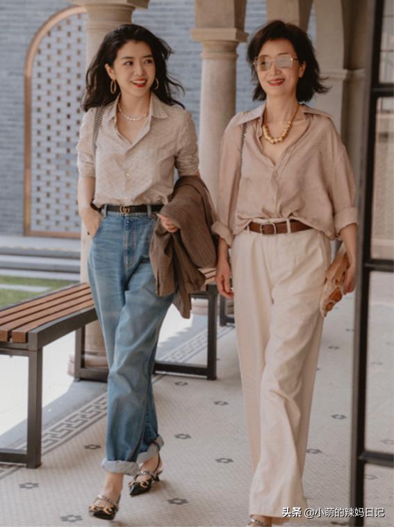 35岁女人穿搭今年流行的修身裤子,外翻直筒阔腿裤穿搭50岁女人