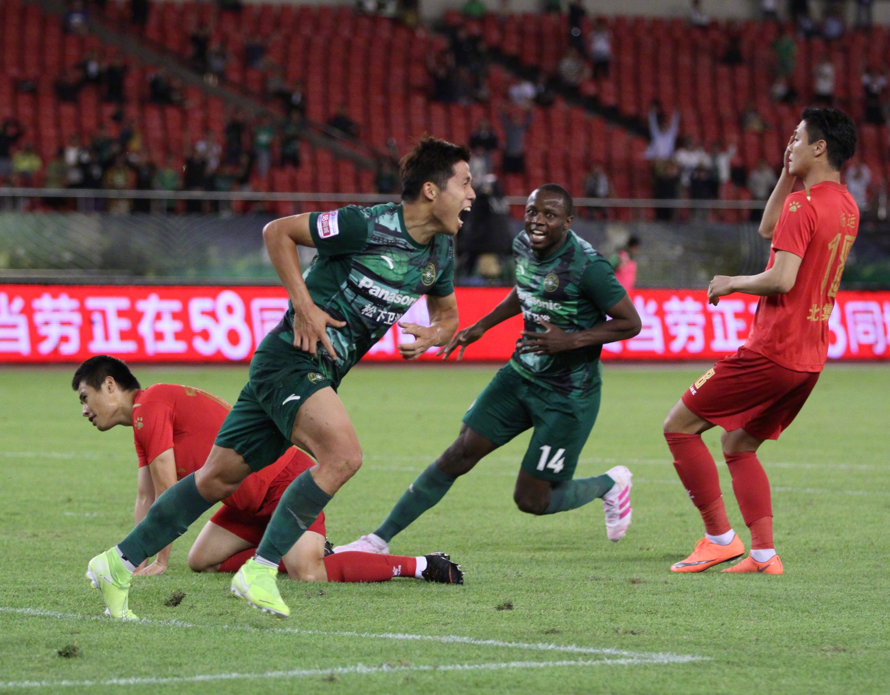 浙江队穆谢奎抵达杭州,穆谢奎浙江进球集锦