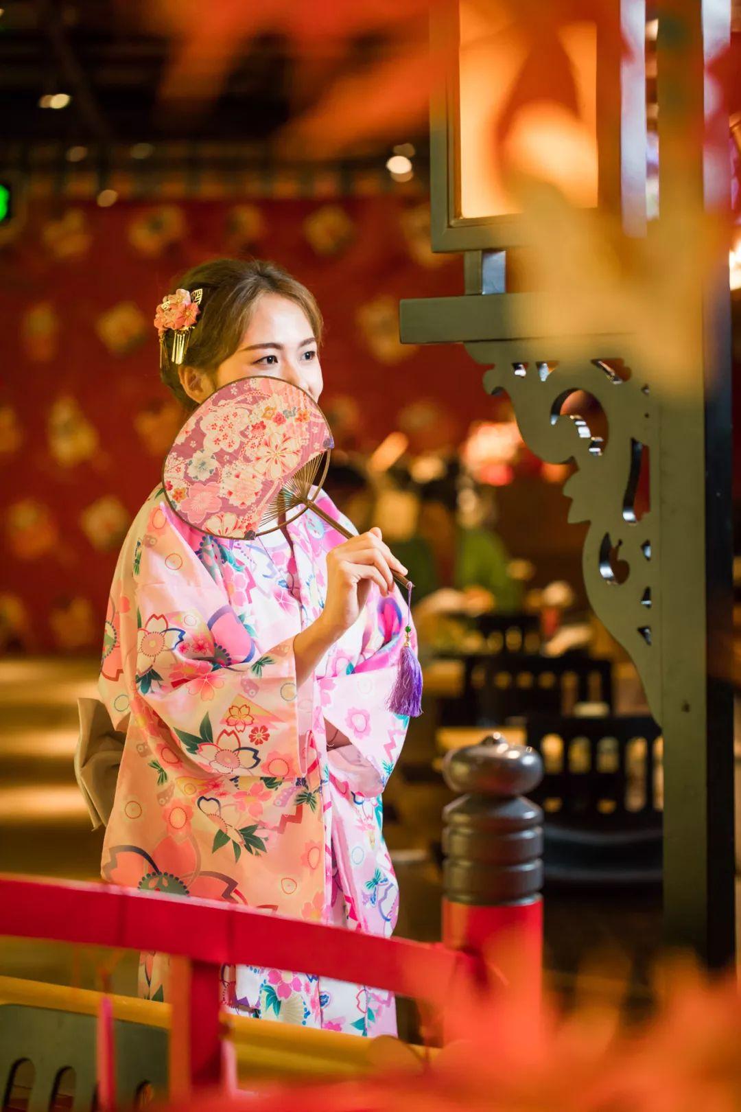 日式酒场大哥大出来营业了，凌晨3点还被小仙女围观