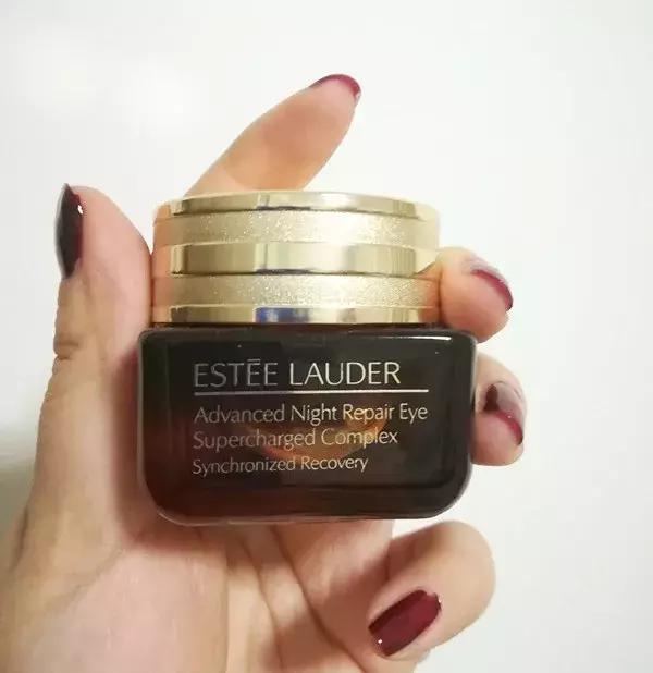 晚上睡觉前涂很多护肤品好吗,晚上必须睡前涂护肤品吗