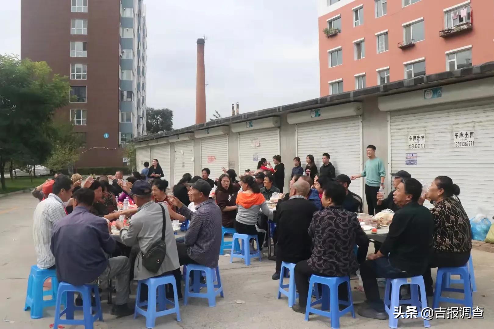 弘扬邻里友爱、团结亲善、守望相助的传统美德！辉南县西凤街道*安泰**社区摆起“百家宴”