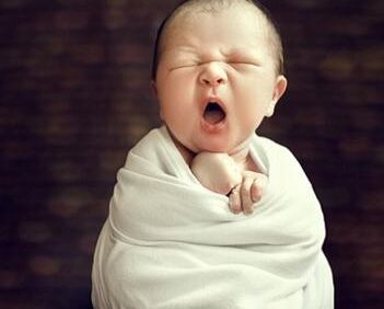 这生的难道是个大号“猕猴桃”?新生儿毛毛多,丑到不敢认系列