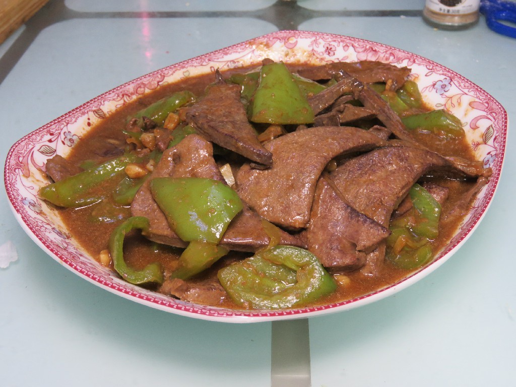 青椒猪肝要加酱油吗,青椒猪肝要不要过一下水