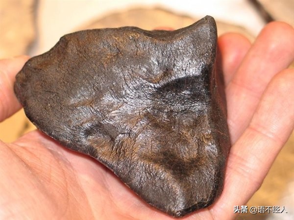 无磁性碳质陨石和石陨石的区别,47种陨石图片什么陨石是定向陨石