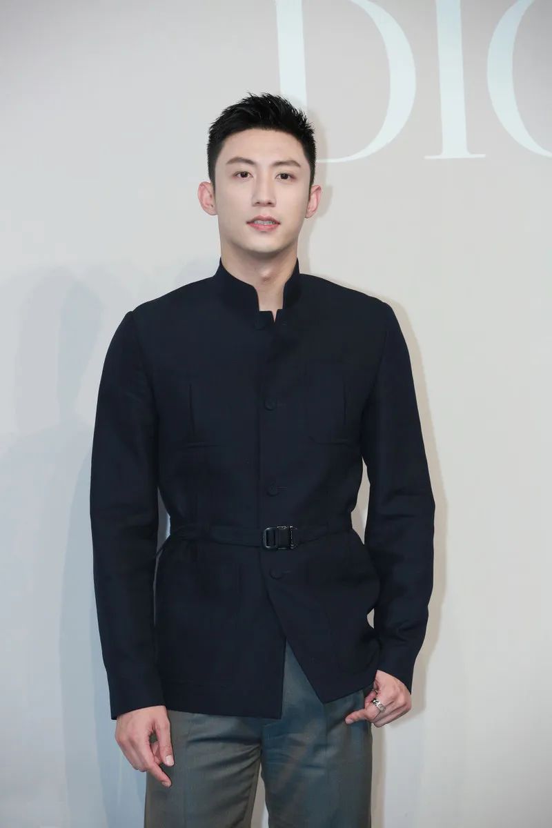 迪奥西装黄景瑜,迪奥代言人黄景瑜照片