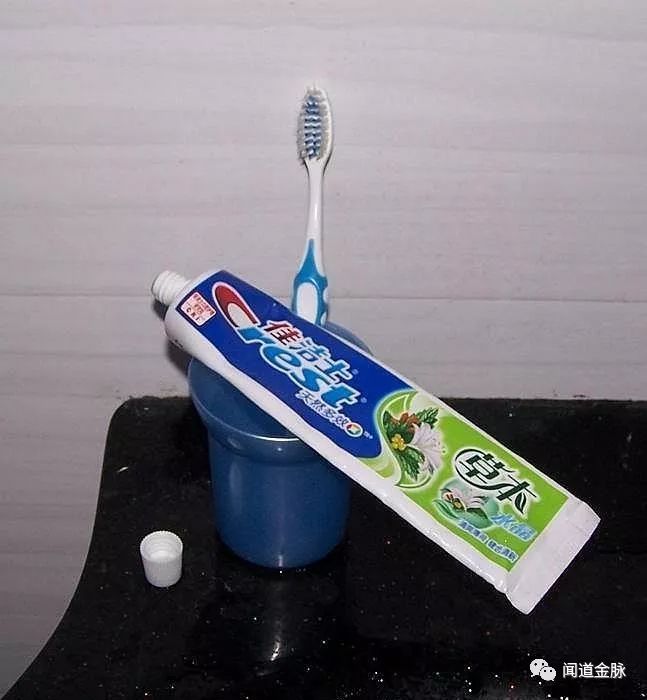 刷牙一次用三款牙膏,牙膏是我们每天刷牙都要用到的