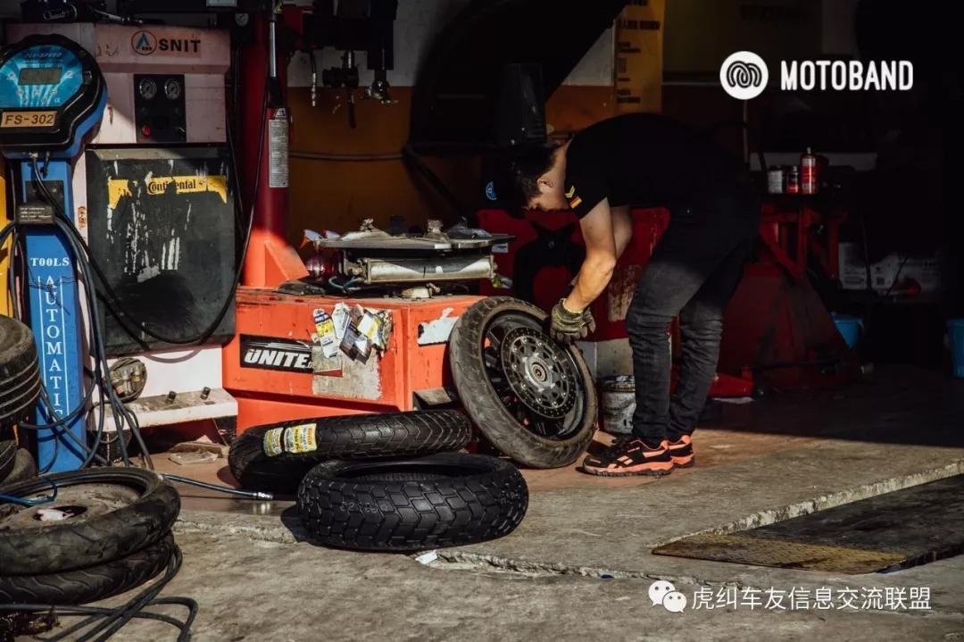 贝纳利幼狮500辐条轮爆胎,贝纳利幼狮500公路版改牌照架