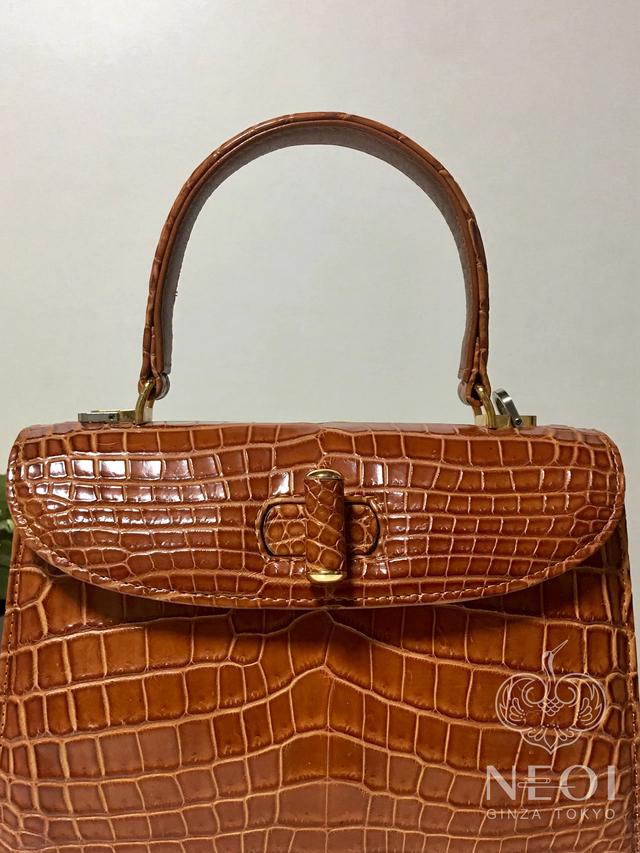 怎样鉴别是不是真正的鳄鱼皮包,鳄鱼皮包包怎么选