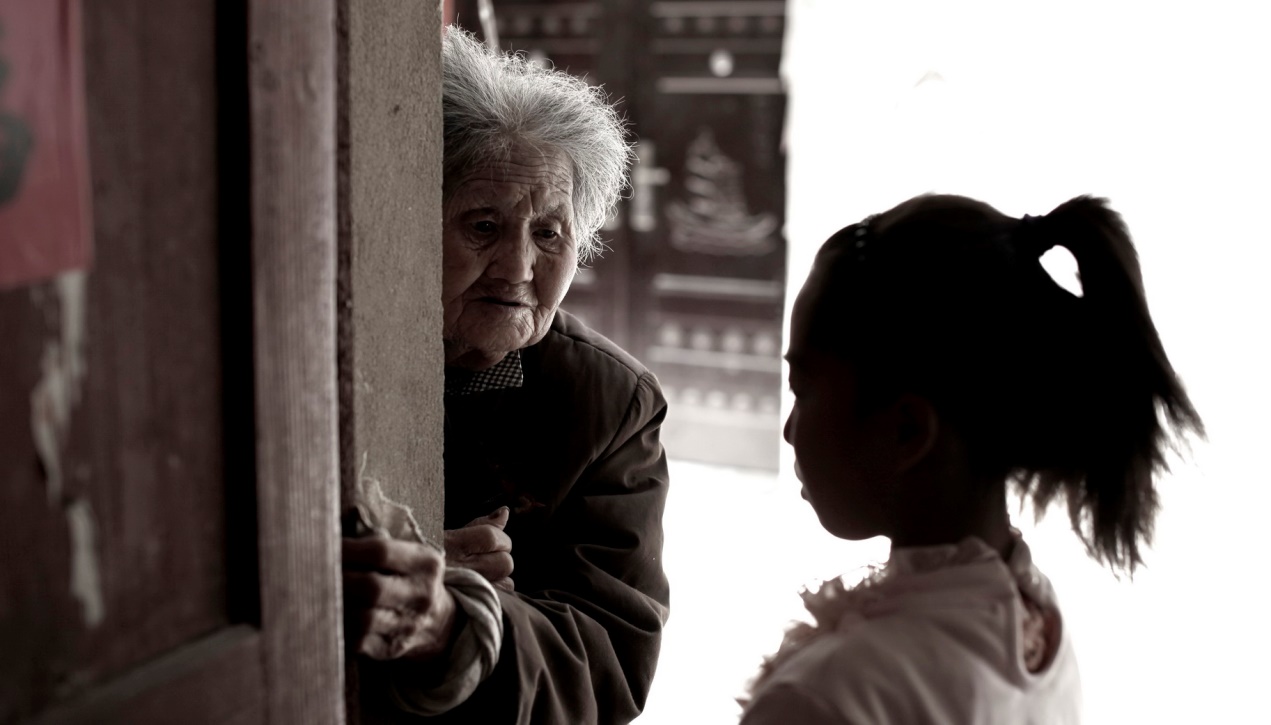 留守孩子拒绝沟通怎样管教,留守孩子情绪低落怎么教育