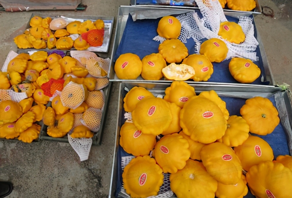 通体金黄,形似莲花,常被当成“高档水果”售卖,便宜也别买