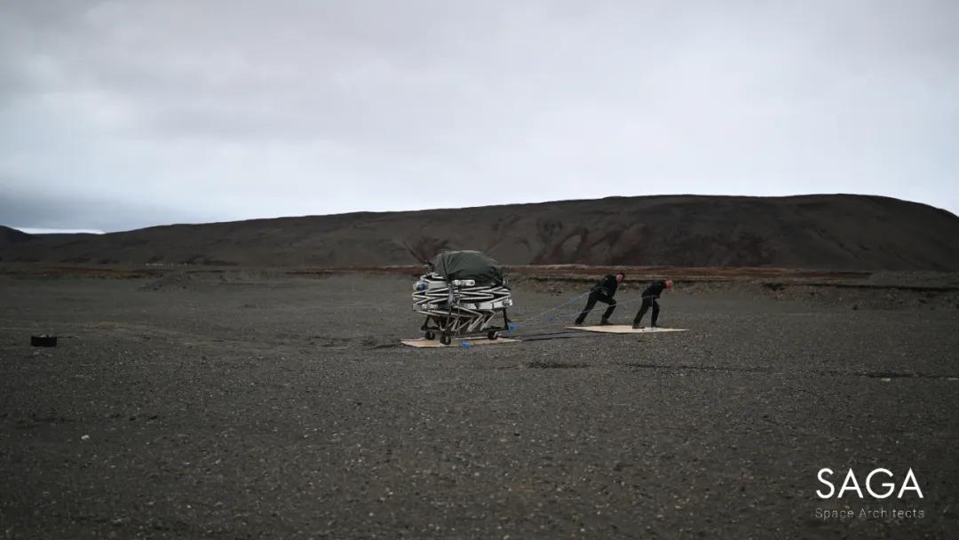 为了测试太空卧室，他们跑去世界上最冷的地方，待了3个月