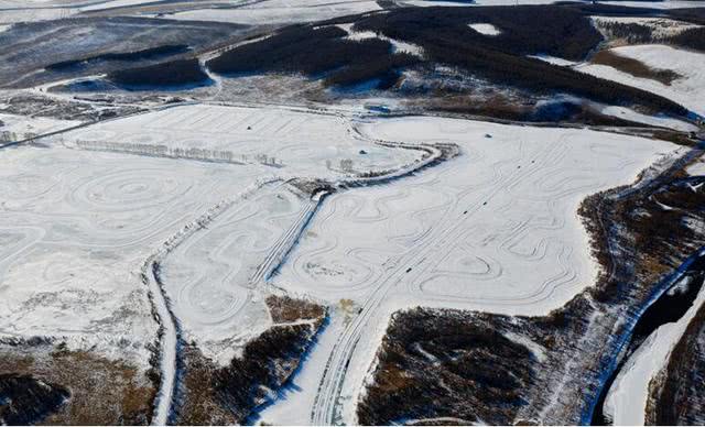 保时捷911冰面上漂移,保时捷汽车911玩雪