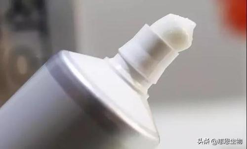 每年入秋嘴唇干裂该补什么,一到秋季嘴唇干裂嘴唇起泡