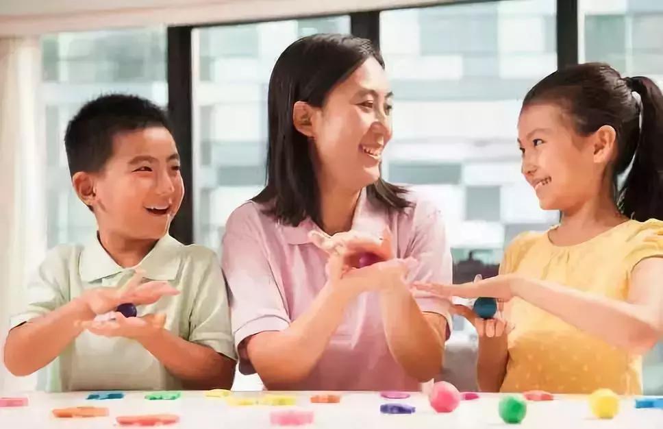 橡皮泥入口了，会发生中毒吗？